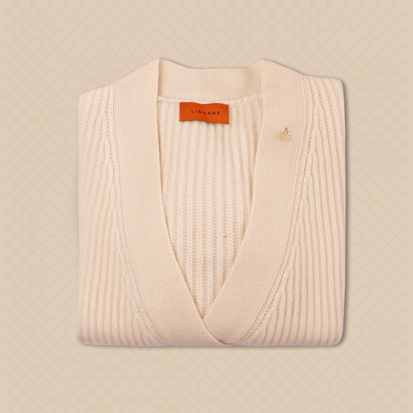 100% Grade AAA Royal Cashmere
15.2-15.8 micron thickness for an extraordinarily soft feel
LINEAGE Cashmere is sourced from happy goats in Nepal.
Organic, traceable, and sustainable.