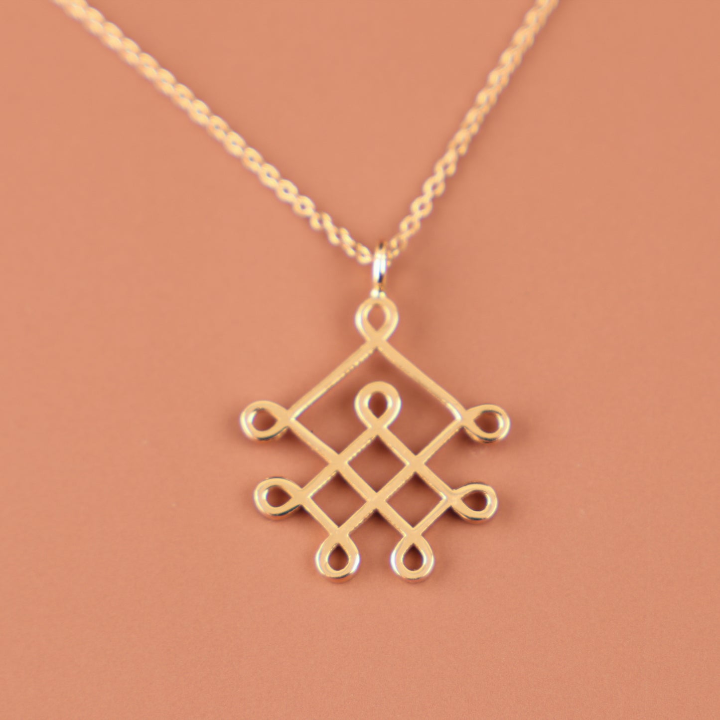 The Lineage necklace is a mark of belonging, inspired by an endless knot of connection.
14k Solid Yellow Gold
Double Link Chain
18" Chain Length
1mm Chain Thickness
Polished Spring Ring Clasp
2 Dwt / 3 grams+
Made in USA