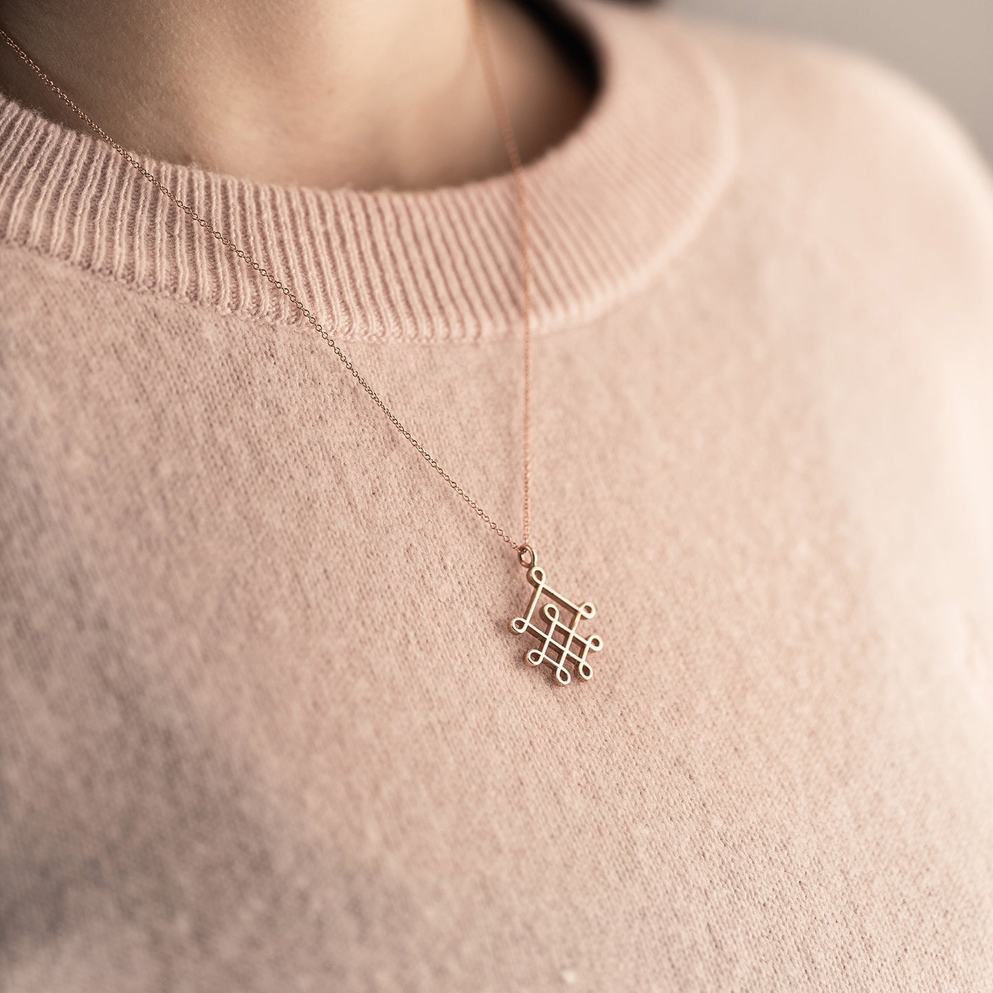 The Lineage necklace is a mark of belonging, inspired by an endless knot of connection.
14k Solid Yellow Gold
Double Link Chain
18" Chain Length
1mm Chain Thickness
Polished Spring Ring Clasp
2 Dwt / 3 grams+
Made in USA