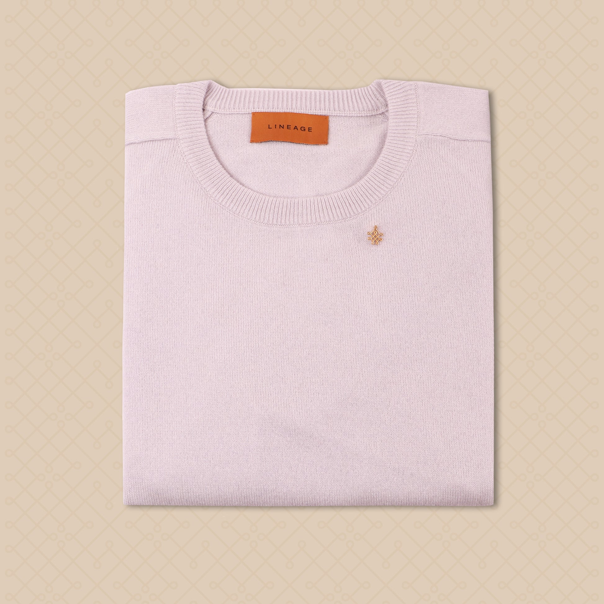 100% Grade AAA Royal Cashmere&nbsp;
15.2-15.8 micron thickness for an extraordinarily soft feel
LINEAGE Cashmere is sourced from happy goats in Nepal.&nbsp;
Organic, traceable, and sustainable.